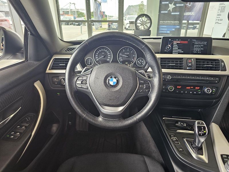 BMW Řada 4 420d xDrive - fotka 14 z 22
