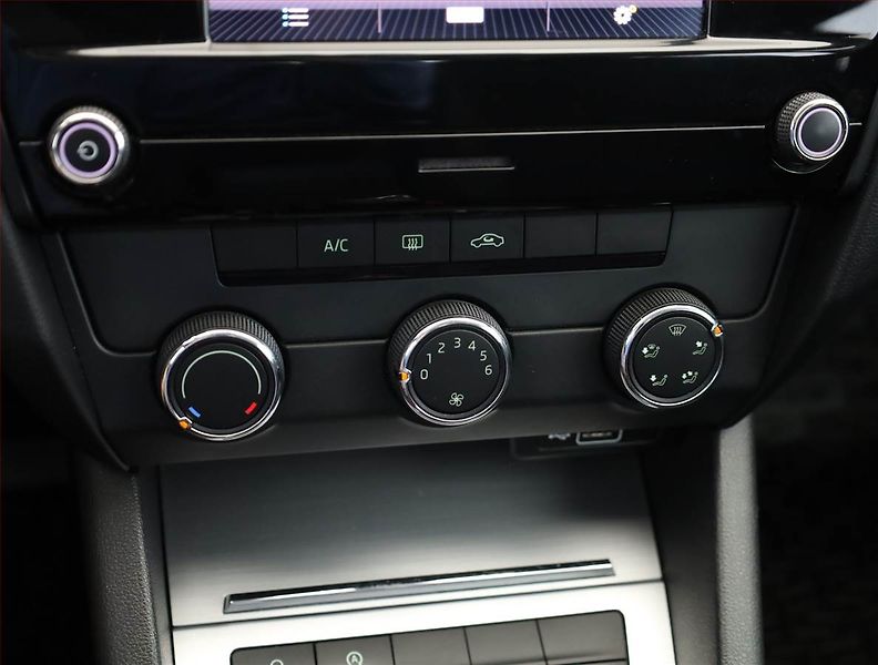 Škoda Octavia (2019) Ambition 1.0 TSI, Serv.kniha - fotka 11 z 17