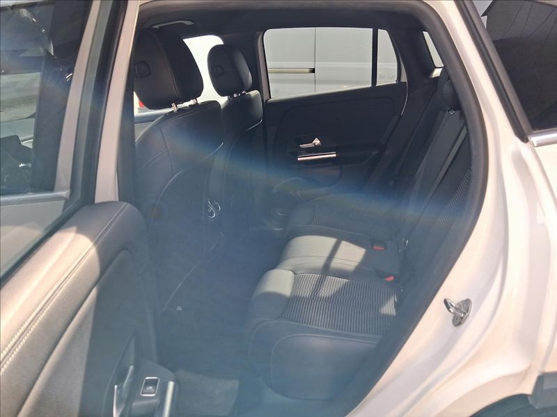 Mercedes-Benz GLA 1,3 180 MHEV Limited - fotka 13 z 21