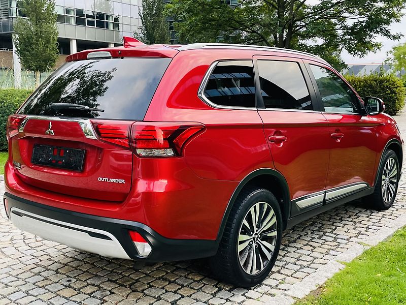 Mitsubishi Outlander 2.0i AUTOMAT 1.MAJITEL KAMERA  - fotka 13 z 43