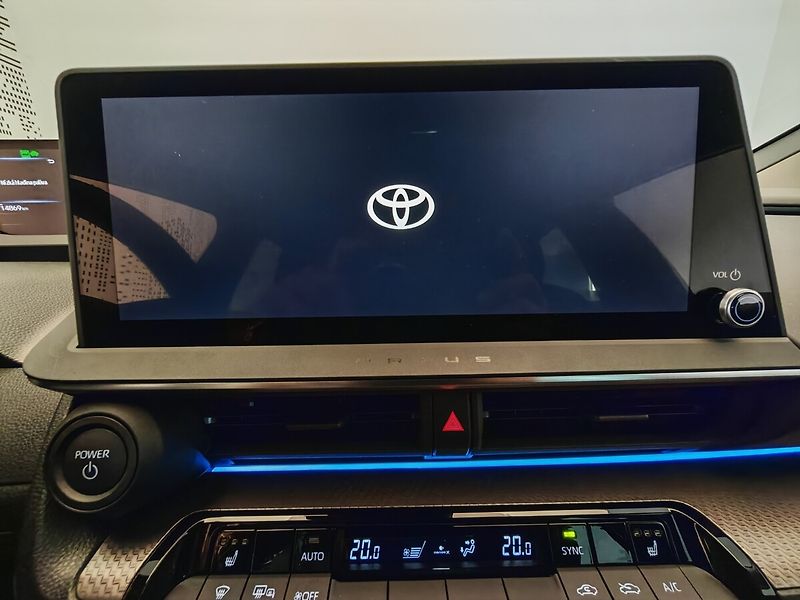 Toyota Prius 2.0 Plug-in Hybrid Prestige - fotka 28 z 38
