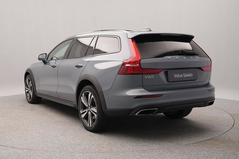 Volvo V60 CC MOMENTUM PRO AUT REZERVACE - fotka 8 z 48
