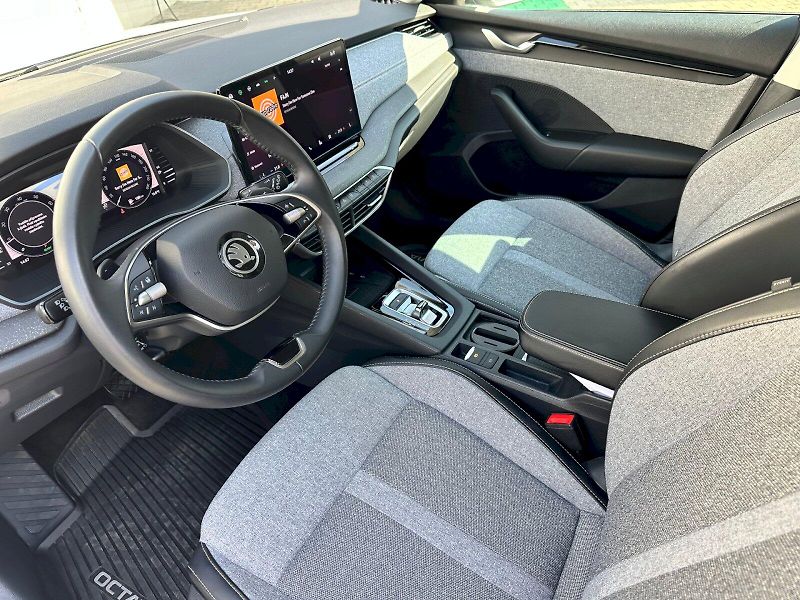 Škoda Octavia (2024) 1.5 TSI 110kW MHEV Top Selecti - fotka 6 z 25