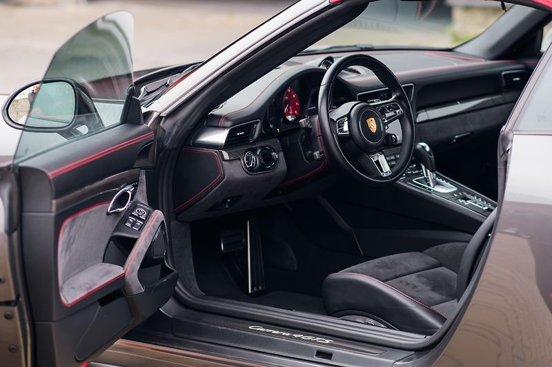 Porsche 911 Carrera 4 GTS Lift 331kWCabrio - fotka 15 z 52