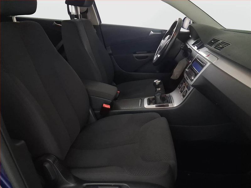 Volkswagen Passat (2009) Comfortline 2.0 TDI - fotka 9 z 16