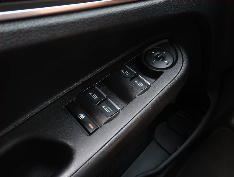 Ford B-MAX (2015) 1.6 16V, Automat, ČR,1.maj - fotka 15 z 16