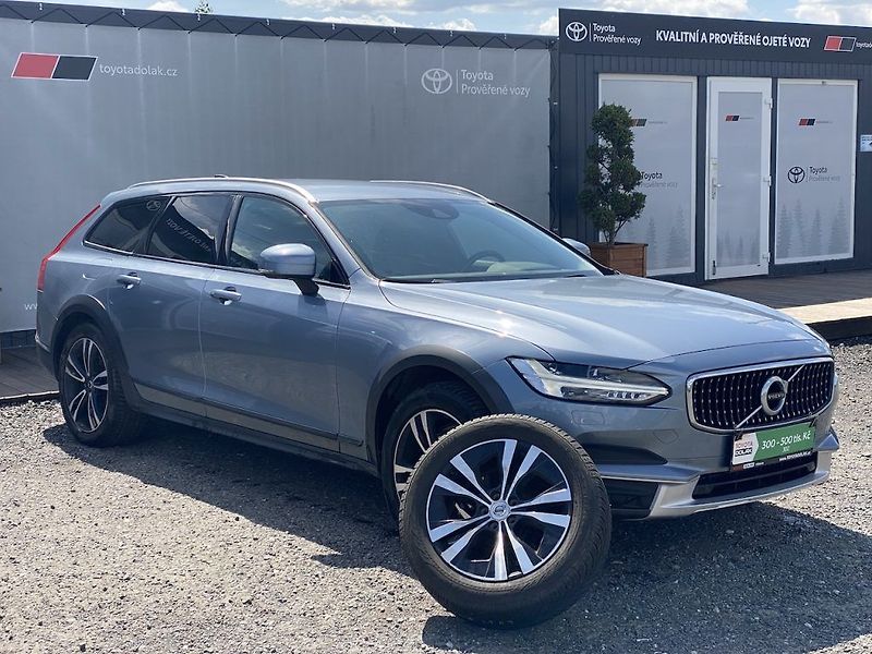 Volvo V90 2.0D4 140kw, CrossCountry, DPH - fotka 1 z 17