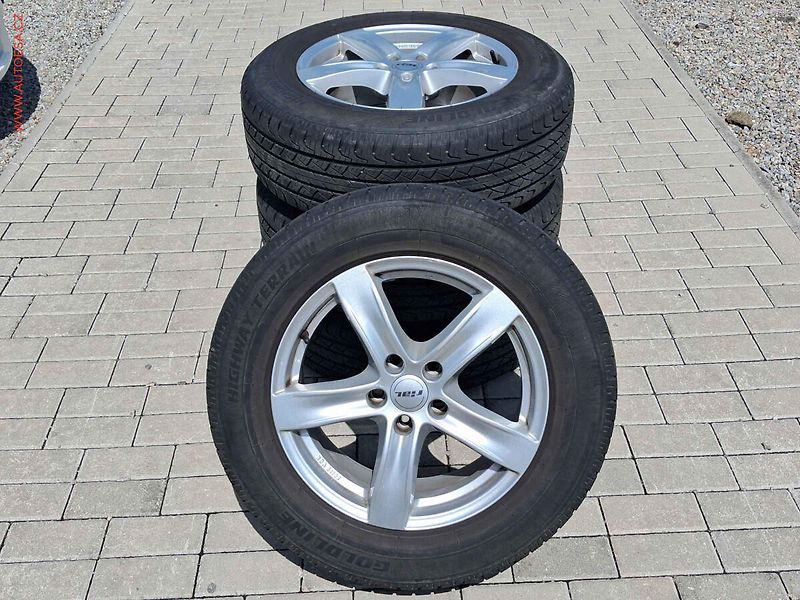 Toyota RAV4 (2014) 2.0 D-4D 4x4, AC, kůže - fotka 24 z 25