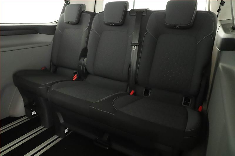 Ford Tourneo Custom (2025) 2.0 EcoBlue - fotka 13 z 24
