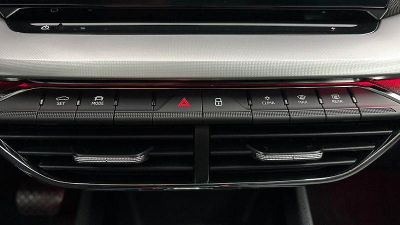 Škoda Octavia 2.0 TDI DSG Style Combi - fotka 13 z 26