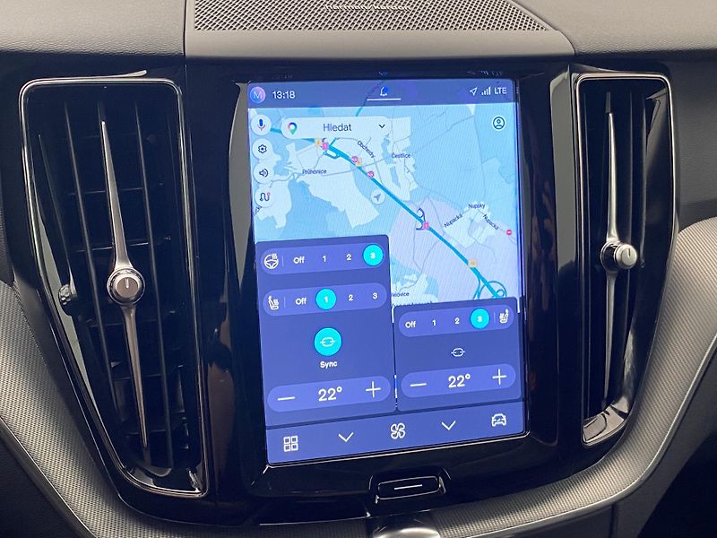 Volvo XC60 B4 AWD DARK PLUS AUT - fotka 39 z 55