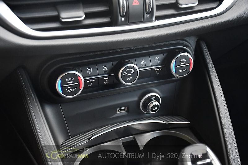 Alfa Romeo Stelvio 2.0T 16V 206kW VELOCE AT8 Q4 - fotka 30 z 44