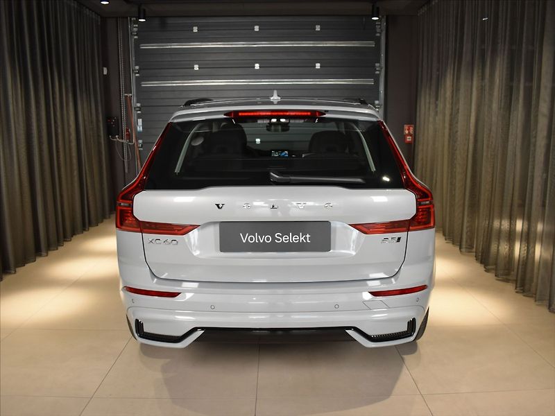 Volvo XC60 2,0 B5 AWD PLUS BLIS,Bezklíč - fotka 5 z 23