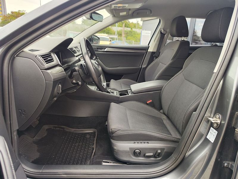 Škoda Superb 2.0 TDI/110kW Style DSG - fotka 15 z 35