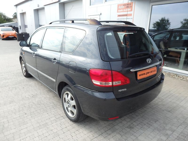 Toyota Avensis Verso 2.0 VVT-i 110 kW ZÁLOHOVÁNO - fotka 5 z 18