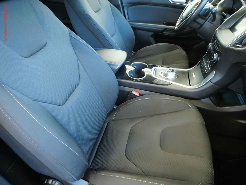 Ford S-MAX (2018) 2.0 TDCi, AT, navi, LED - fotka 12 z 25