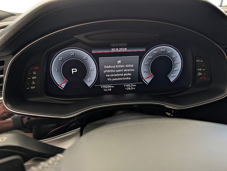 Audi Q8 50 TDI S-LINE 3.0 210 kW QUATT - fotka 14 z 32