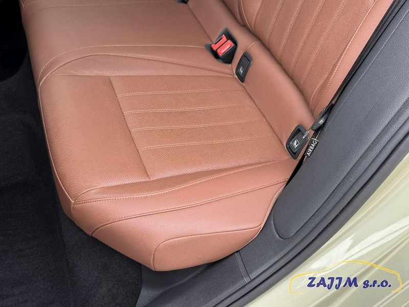 Škoda Superb L&K 2.0TDI DSG - fotka 37 z 52