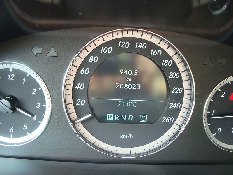Mercedes-Benz Třídy E (2009) 250CDi,AUT,ČR, 1.Maj.Servis.kn - fotka 49 z 52