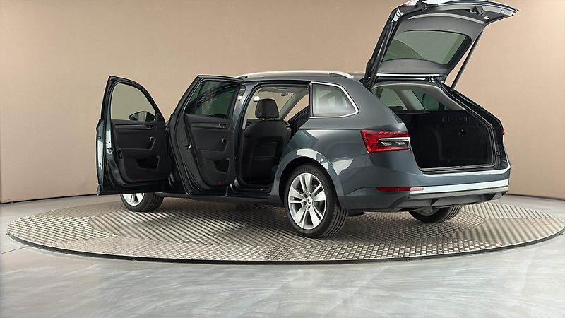 Škoda Superb 2.0 TDI Style Combi - fotka 7 z 29
