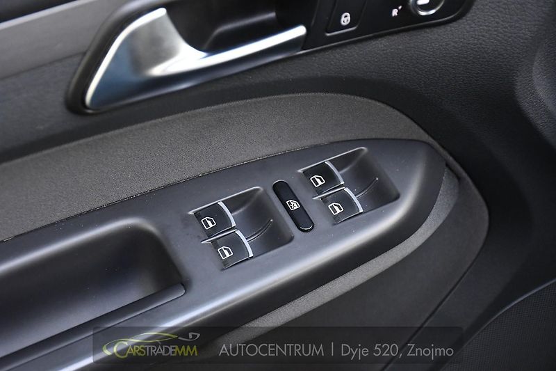 Volkswagen Touran 2.0TDi CROSS NAVI VÝHŘEV - fotka 25 z 48