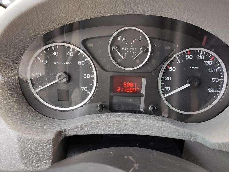 Peugeot Expert Tepee (2013) 2.0 HDI 180k AUT6 TZ - fotka 13 z 26
