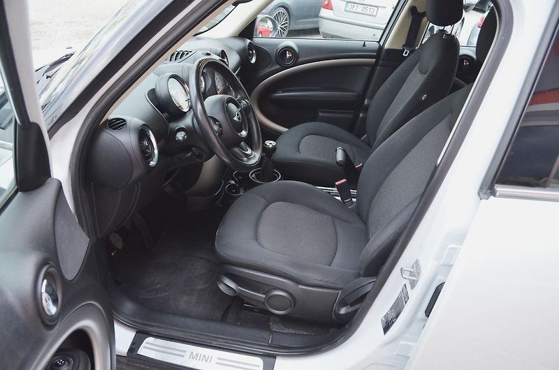 Mini Countryman (2013) 1.6D 66kW / STK 03/2028 - fotka 14 z 29