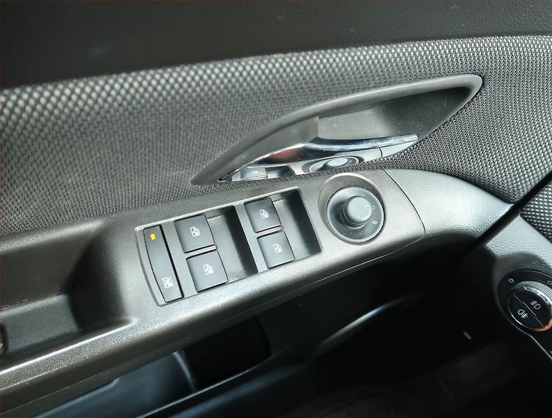 Chevrolet Cruze (2013) 1.7 VCDi, Serv.kniha, po STK - fotka 15 z 15