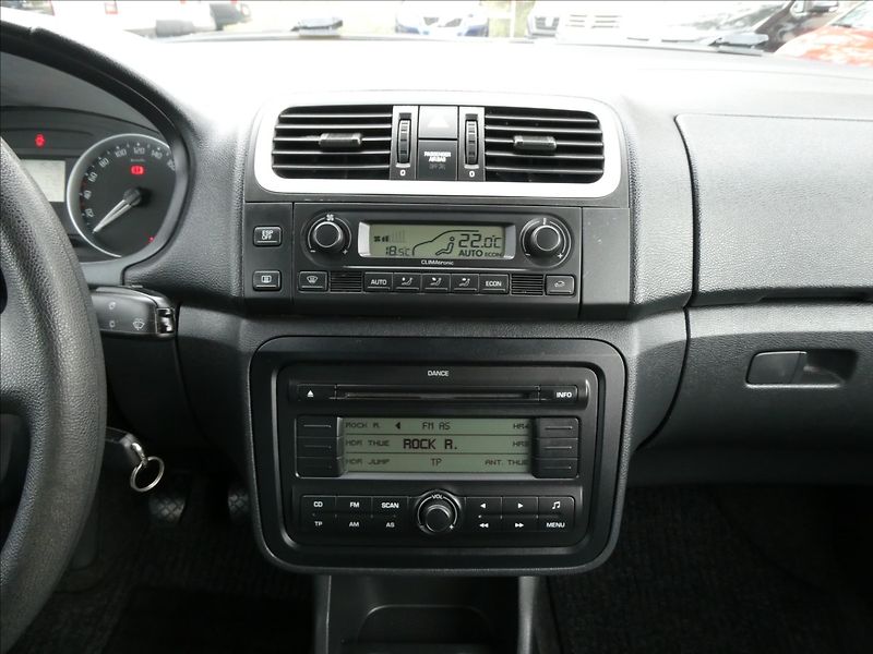 Škoda Fabia 1,4 i16V 1.MAJITEL,závěs,2xkol - fotka 28 z 48