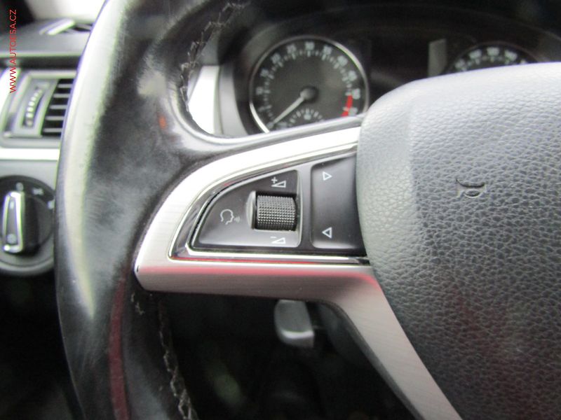 Škoda Rapid (2015) 1.4TDI, ČR, Xenon, AC, temp - fotka 14 z 23
