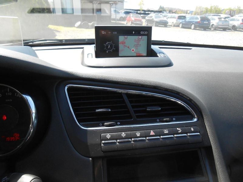 Peugeot 5008 88KW,NAVI,PANORAMA,AUTOMAT - fotka 30 z 45