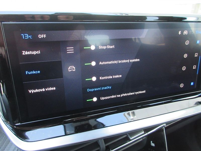 Peugeot 2008 ALLURE Hybrid 145 e-DCS6 - fotka 27 z 37