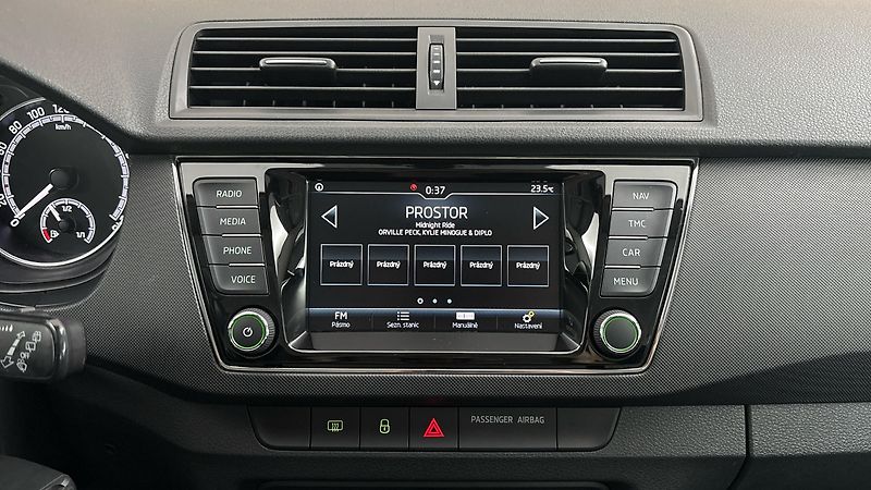 Škoda Fabia 1.0 TSI Ambition Combi - fotka 11 z 25
