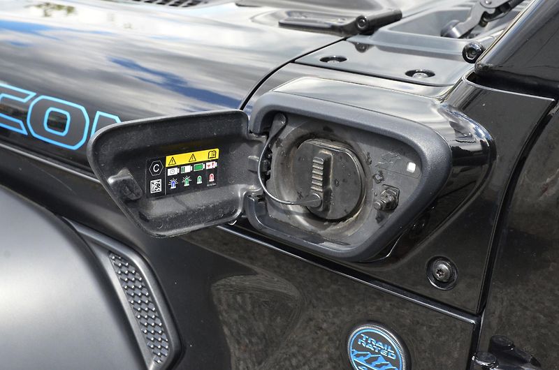 Jeep Wrangler (2022) Rubicon 4xe Unlimited 4x4 / ČR - fotka 46 z 52