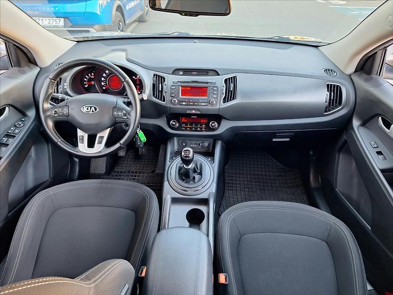 Kia Sportage 2,0 CRDI  Comfort Plus 4X4 CZ - fotka 9 z 15