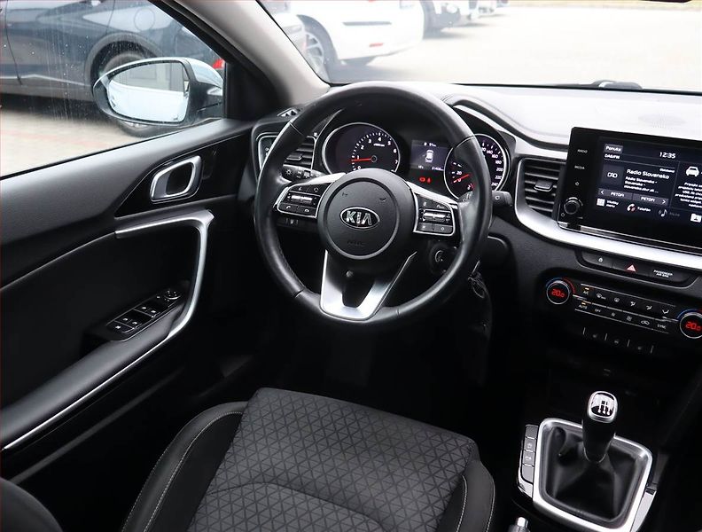 Kia Ceed (2021) Silver 1.5 T-GDI, Serv.kniha - fotka 7 z 20