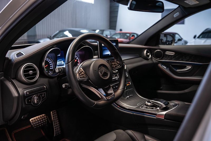 Mercedes-Benz Třídy C C43 AMG BITURBO 4MATIC 270 kW  - fotka 18 z 55