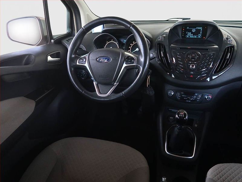 Ford Tourneo Courier (2014) Titanium 1.6 TDCi, 5Míst - fotka 7 z 16