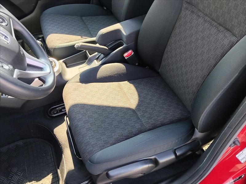 Honda Jazz 1,3   1.3i-VTEC 75kw - fotka 14 z 26
