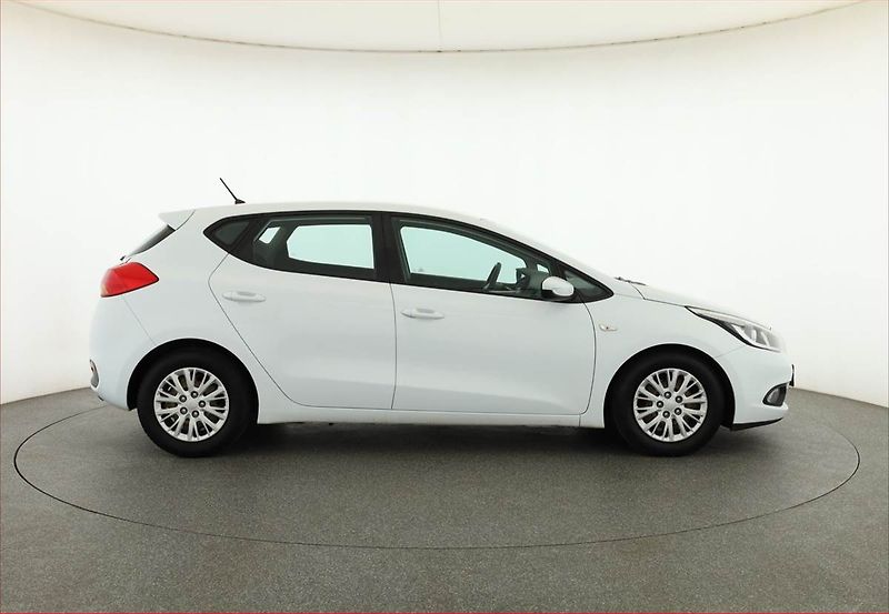 Kia Ceed (2013) 1.4 CVVT, Tempomat - fotka 6 z 17