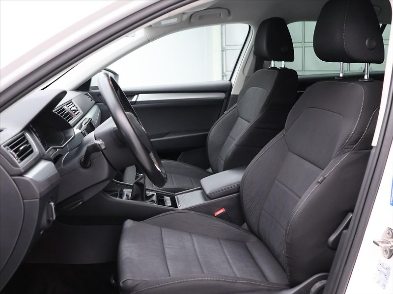 Škoda Superb 1,6 TDI Style 1.maj servis kn. - fotka 11 z 29