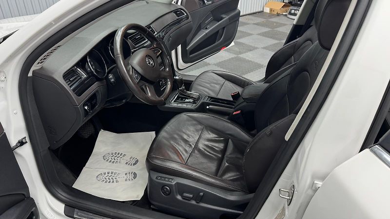 Škoda Superb (2014) Laurin & Klement - fotka 20 z 22