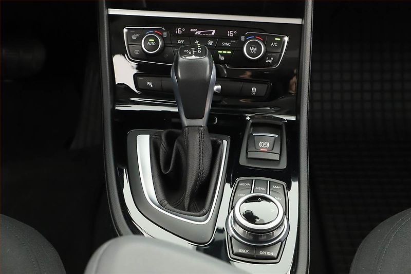 BMW Řada 2 (2018) 218i Active Tourer, Automat - fotka 13 z 17