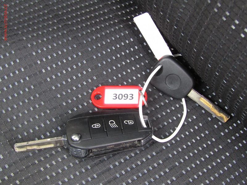 Peugeot 2008 (2018) 1.5HDi, Panorama, AC - fotka 21 z 21
