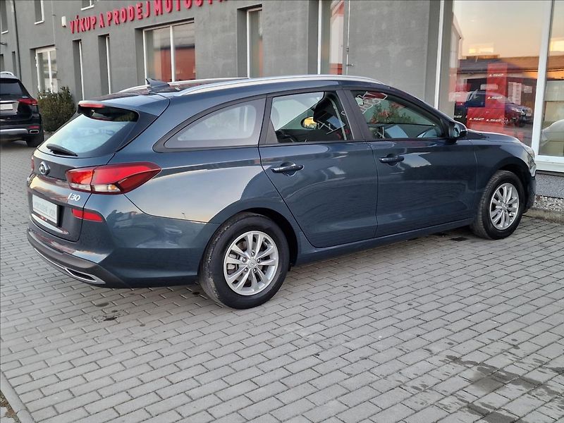 Hyundai i30 1.6CRDi Comfort,ČR,1.Majitel - fotka 11 z 50