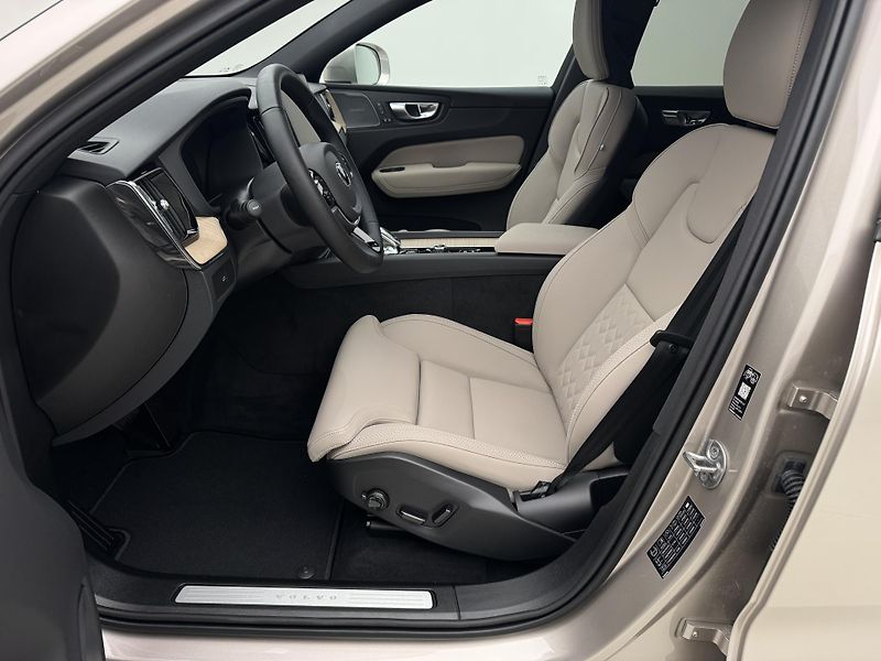 Volvo XC60 (2026) B5 AWD AUT BRIGHT PLUS  - fotka 3 z 70