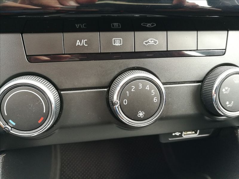 Škoda Octavia 1,6 TDI kombi - fotka 8 z 19