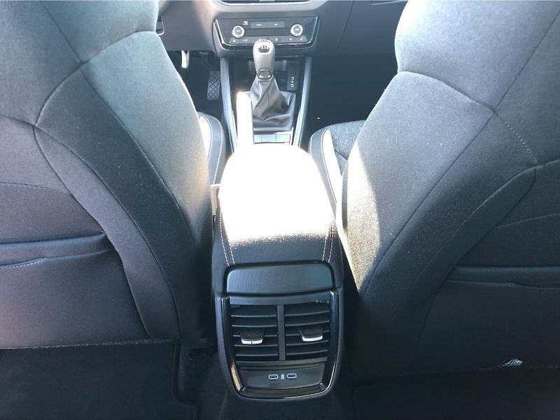 Škoda Scala 1.0 TSi TOP SELECTION - fotka 23 z 28