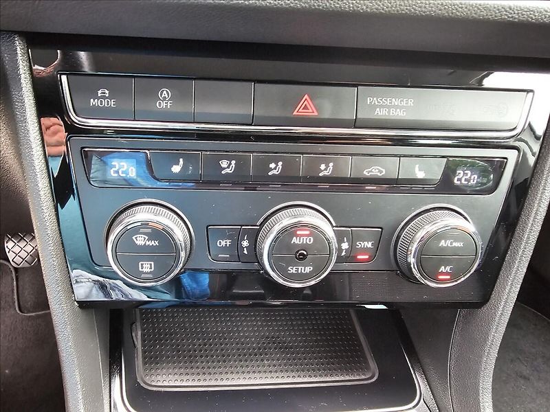 Seat Leon 1,4 TSi 92KW FR NAVI TEMPOMAT - fotka 22 z 47
