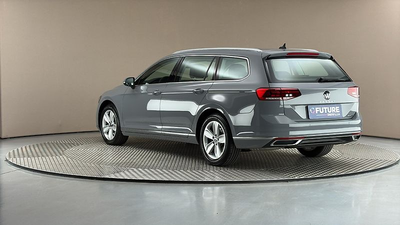 Volkswagen Passat 2.0 TDI DSG 4MOTION Elegance V - fotka 2 z 27